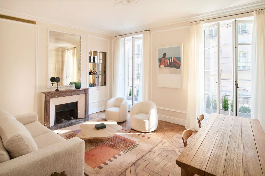 Property photo 1 of 12 A Fully Renovated Pied-À-Terre Close To Odéon