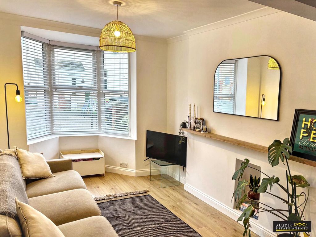 Property photo 2 of 10 Living Room