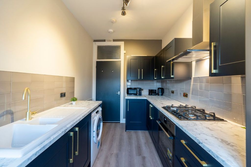 Property photo 2 of 10 93Bs - Kitchen