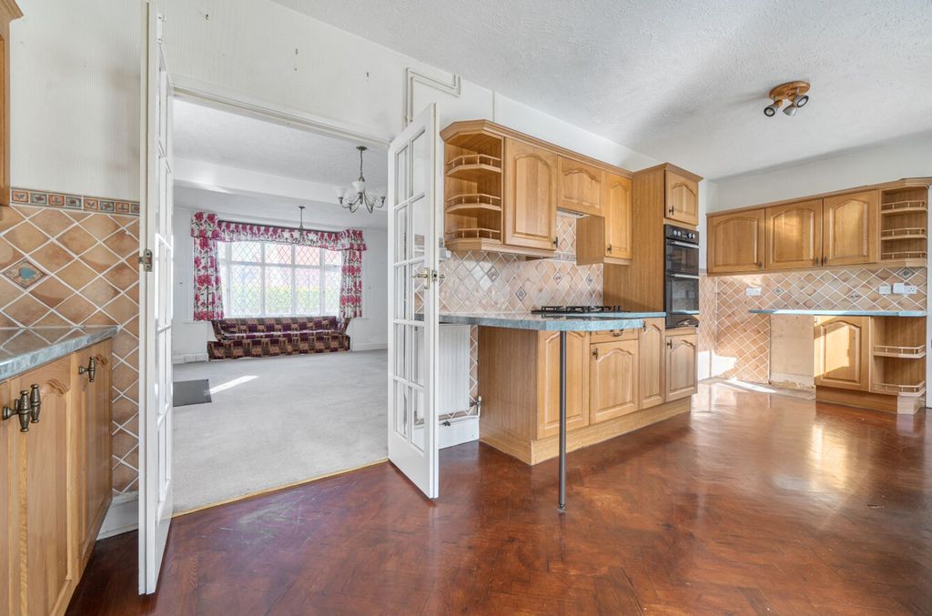 Property photo 3 of 16
