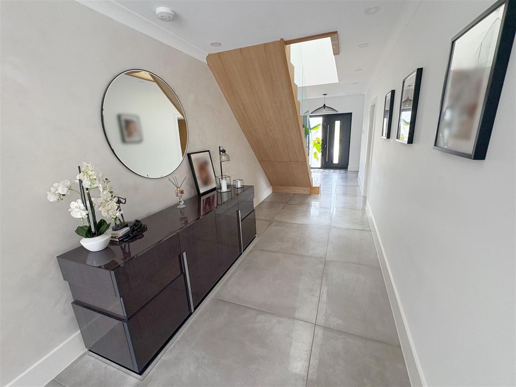 Property photo 3 of 47 Hallway.Jpg