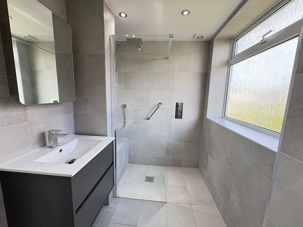 Property photo 3 of 31