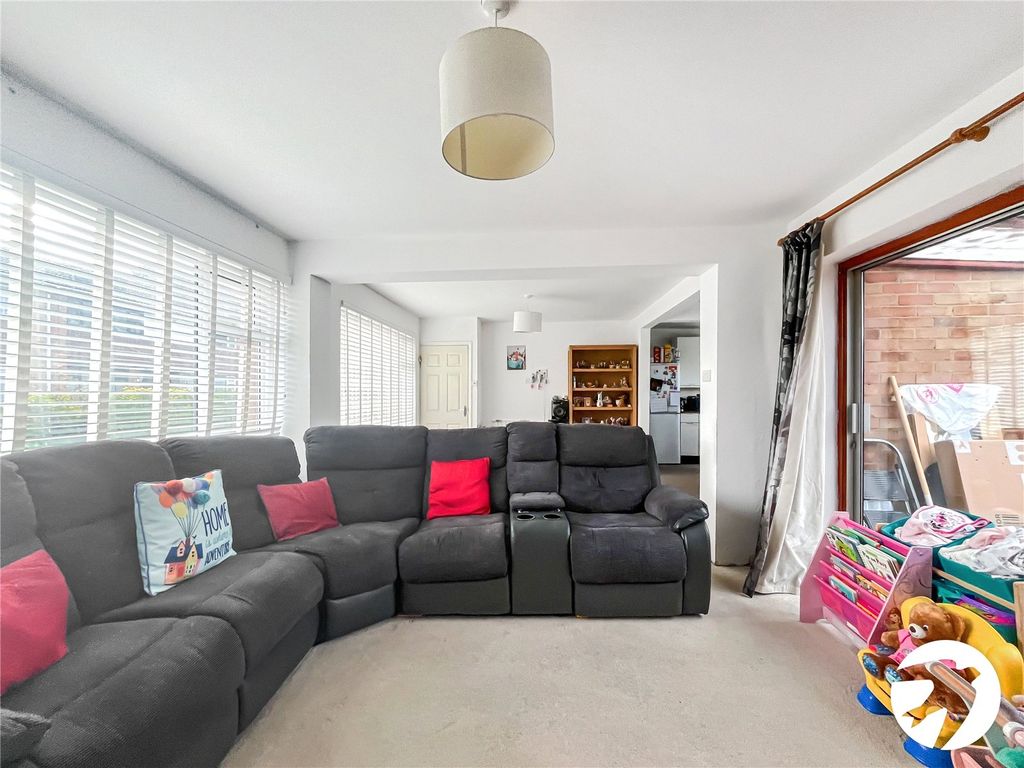 Property photo 2 of 15 Picture No. 12