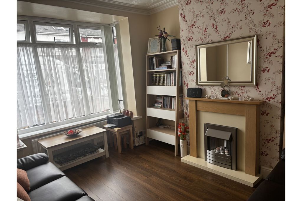 Property photo 2 of 28