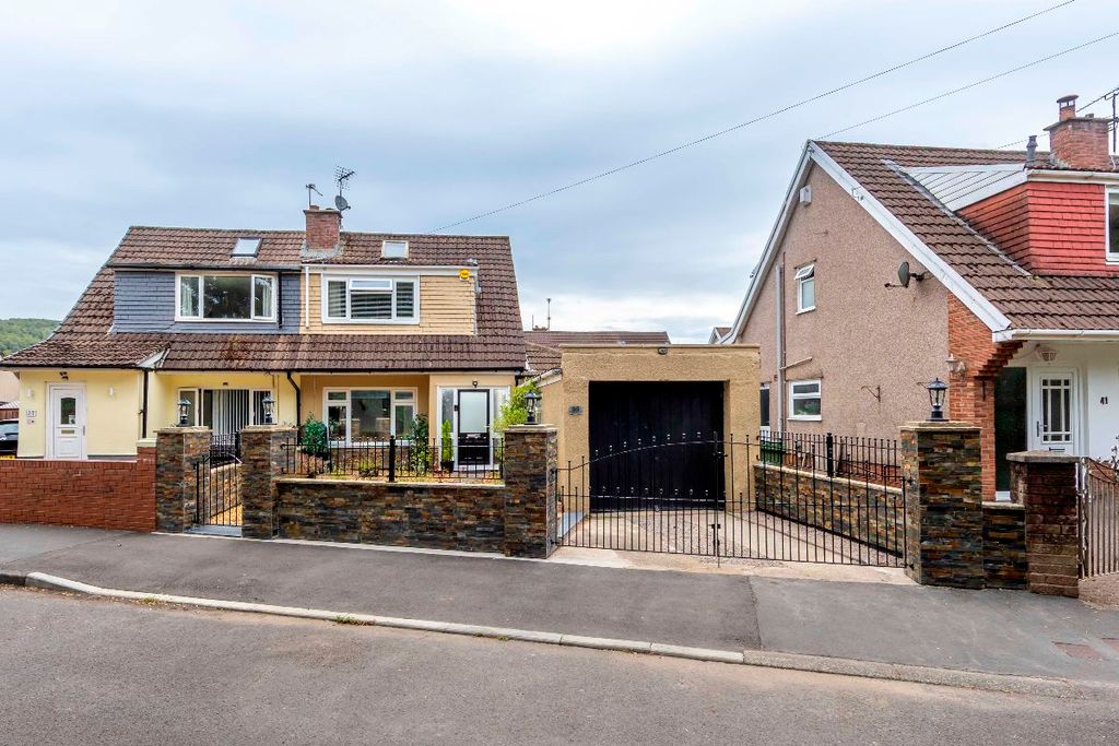 Property photo 3 of 58