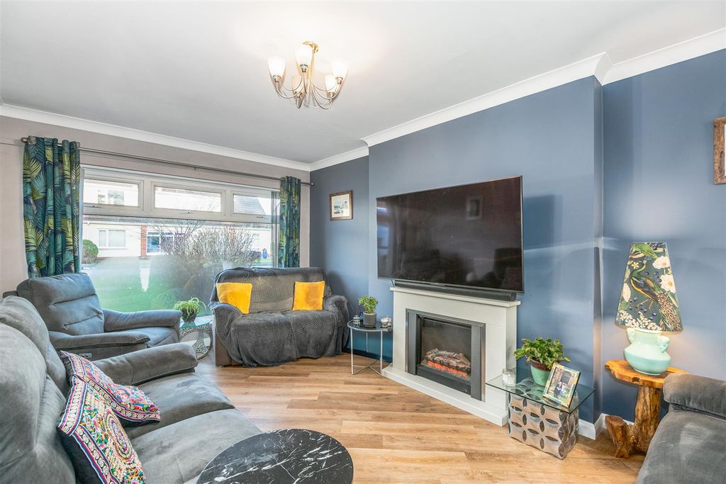 Property photo 2 of 28