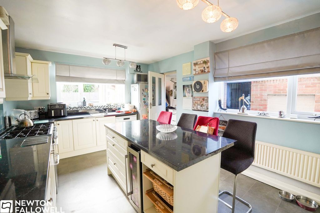 Property photo 3 of 23