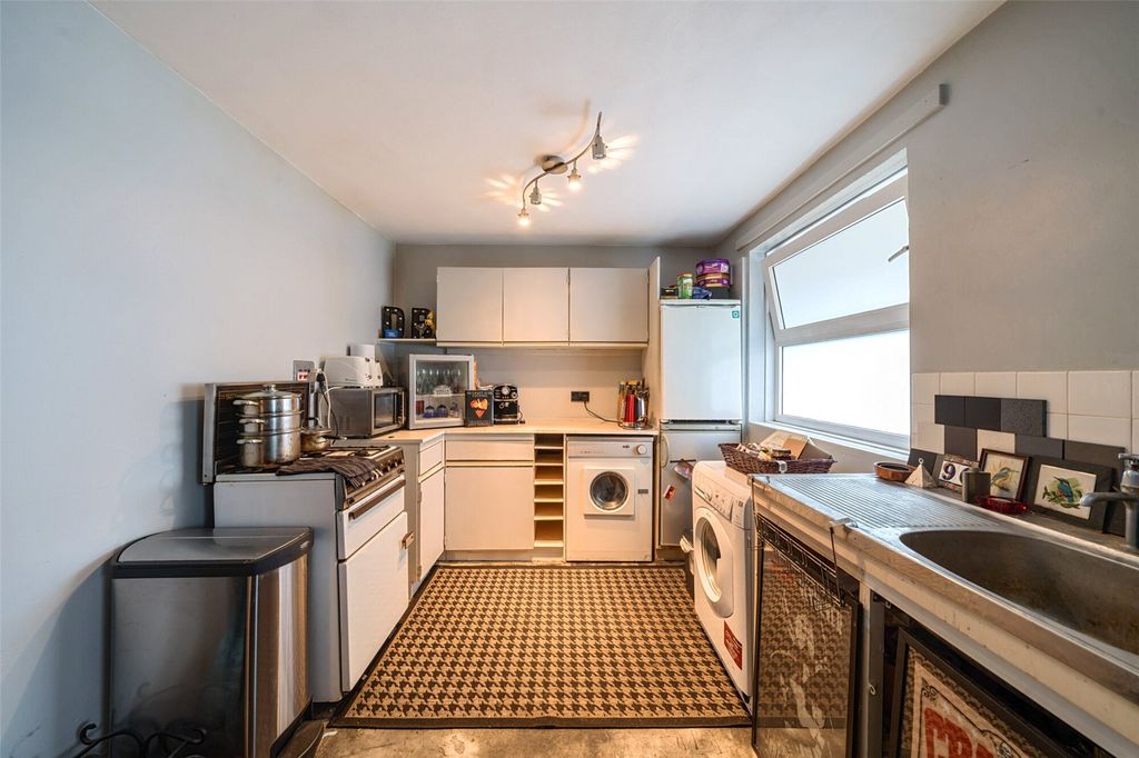 Property photo 2 of 18 Kitchen