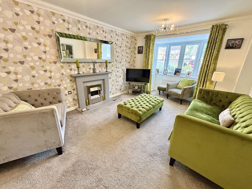 Property photo 3 of 40 Lounge