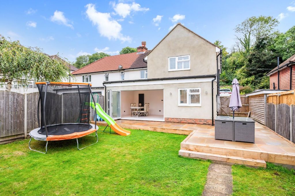 Property photo 3 of 15 Ashurst Road (7).Jpg