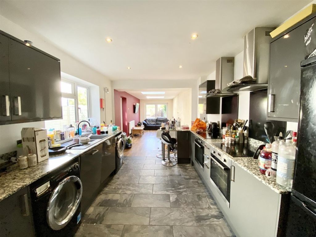 Property photo 2 of 12 1_W1920_H1280_c1