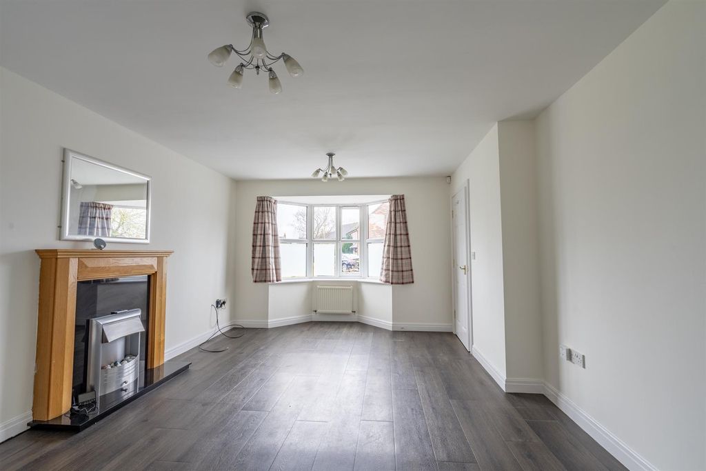 Property photo 2 of 11 Blacklee Close (2 Of 14).Jpg