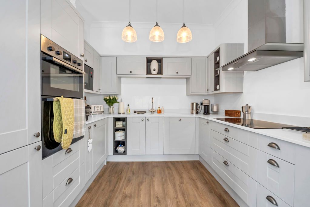 Property photo 3 of 18 Kitchen