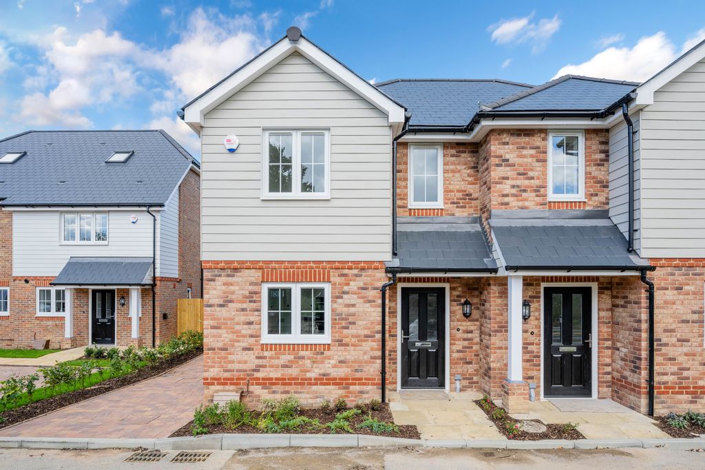 Property photo 1 of 12 Willow Place, Plot 2  (12)