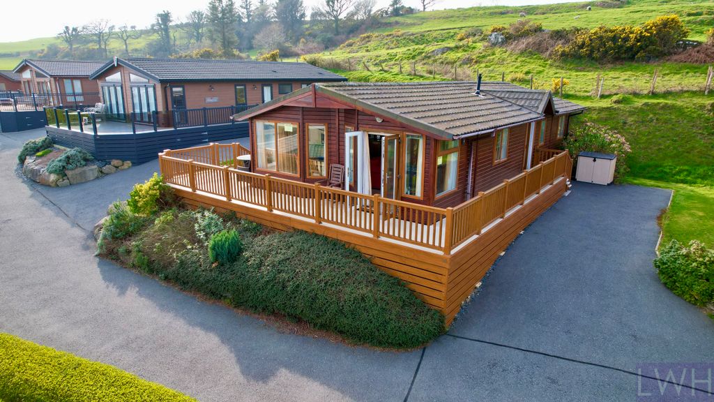 Property photo 2 of 16 Front Decking