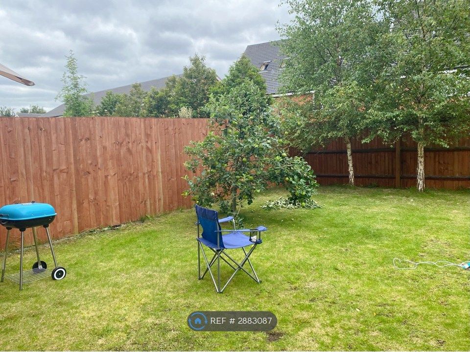 Property photo 3 of 26 Garden With Bbq Furniture