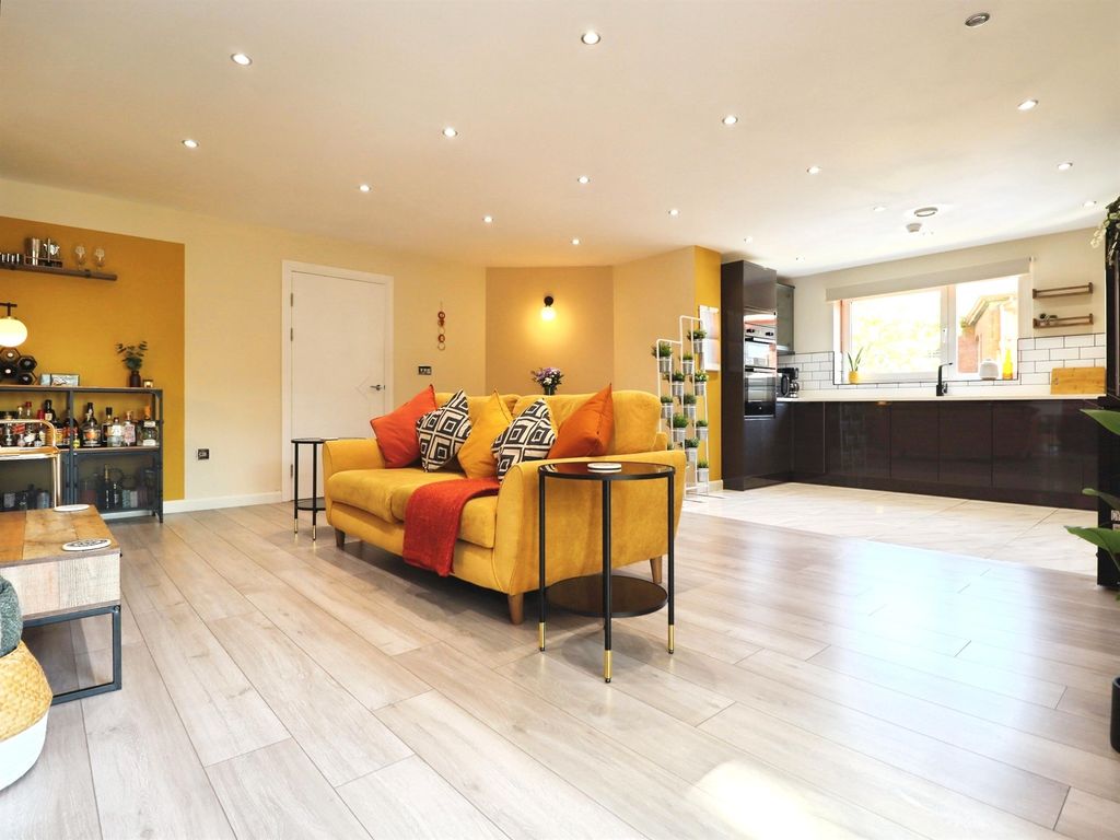 Property photo 2 of 26