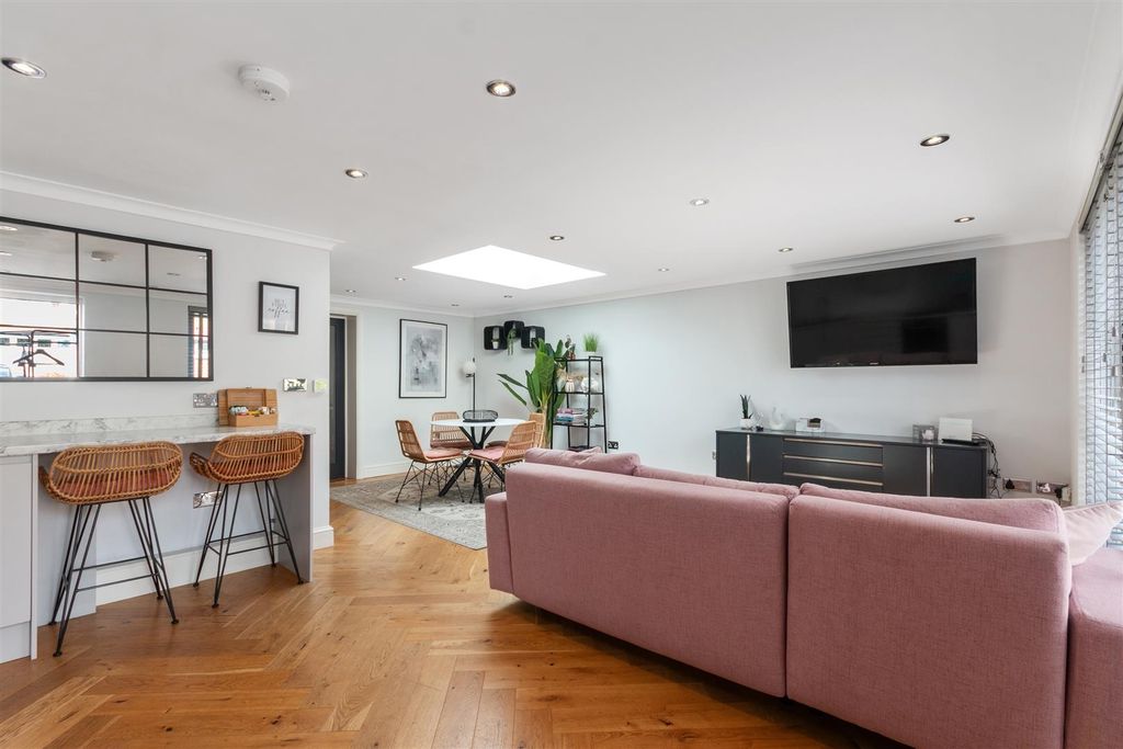 Property photo 1 of 12 Cedar House