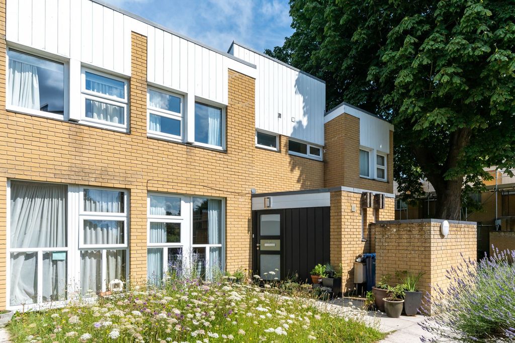 Property photo 1 of 12 Front