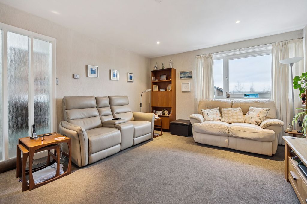 Property photo 2 of 10 Lounge