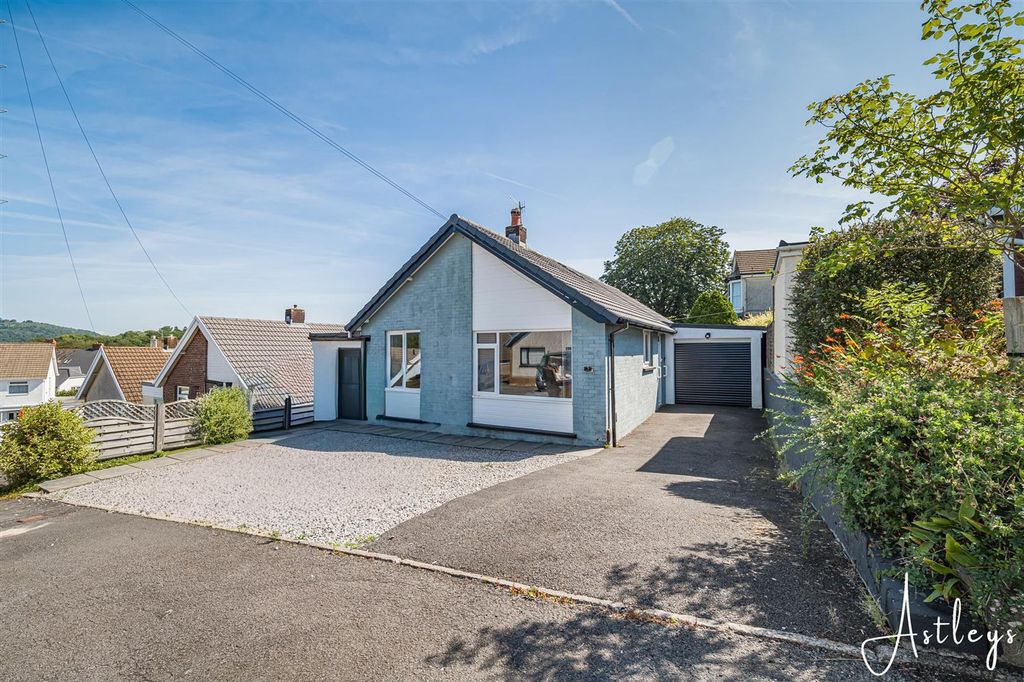 Property photo 1 of 17 Main Dwelling