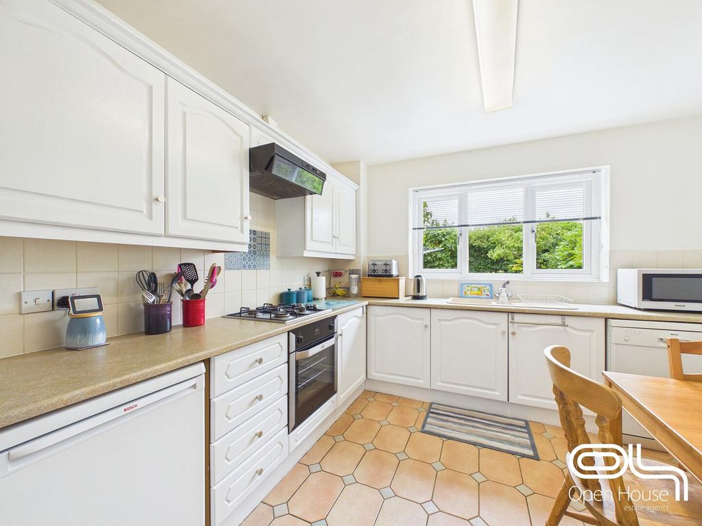 Property photo 2 of 20 Kitchen