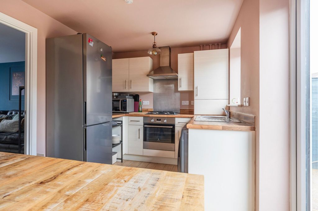 Property photo 2 of 16