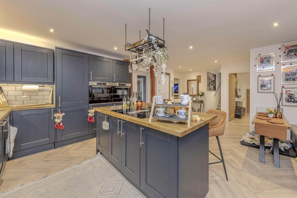 Property photo 3 of 30