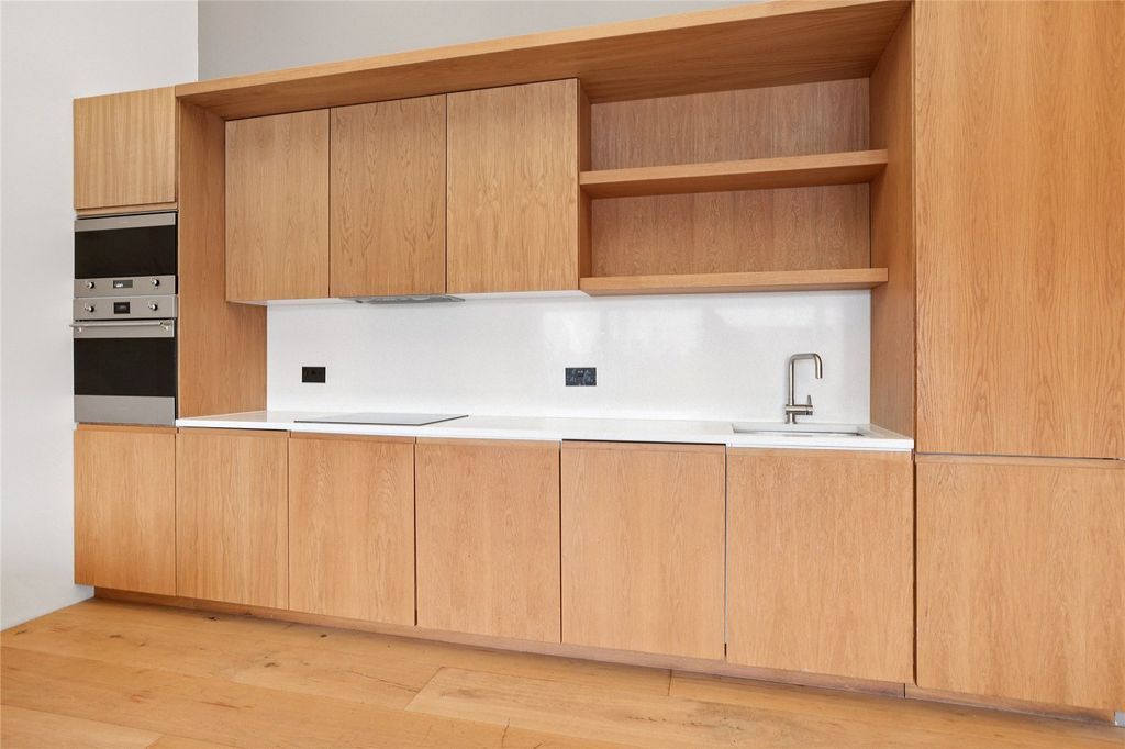 Property photo 3 of 9 Kitchen