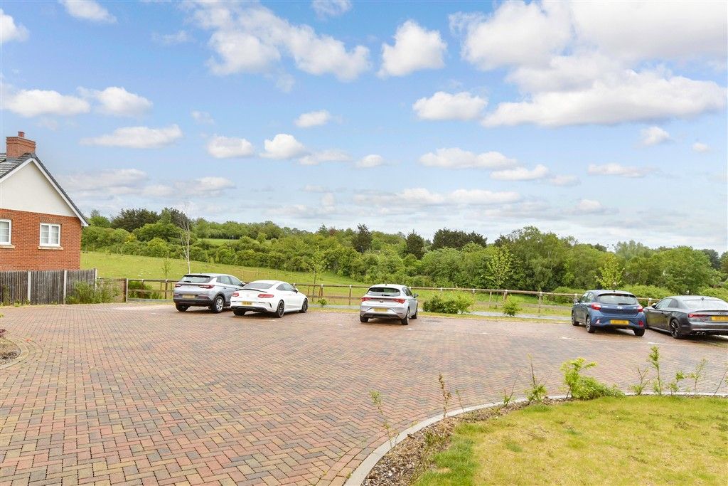 Property photo 3 of 8 Driveway/Parking
