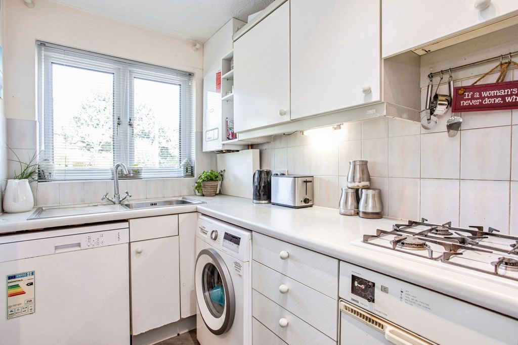 Property photo 3 of 16 Kitchen
