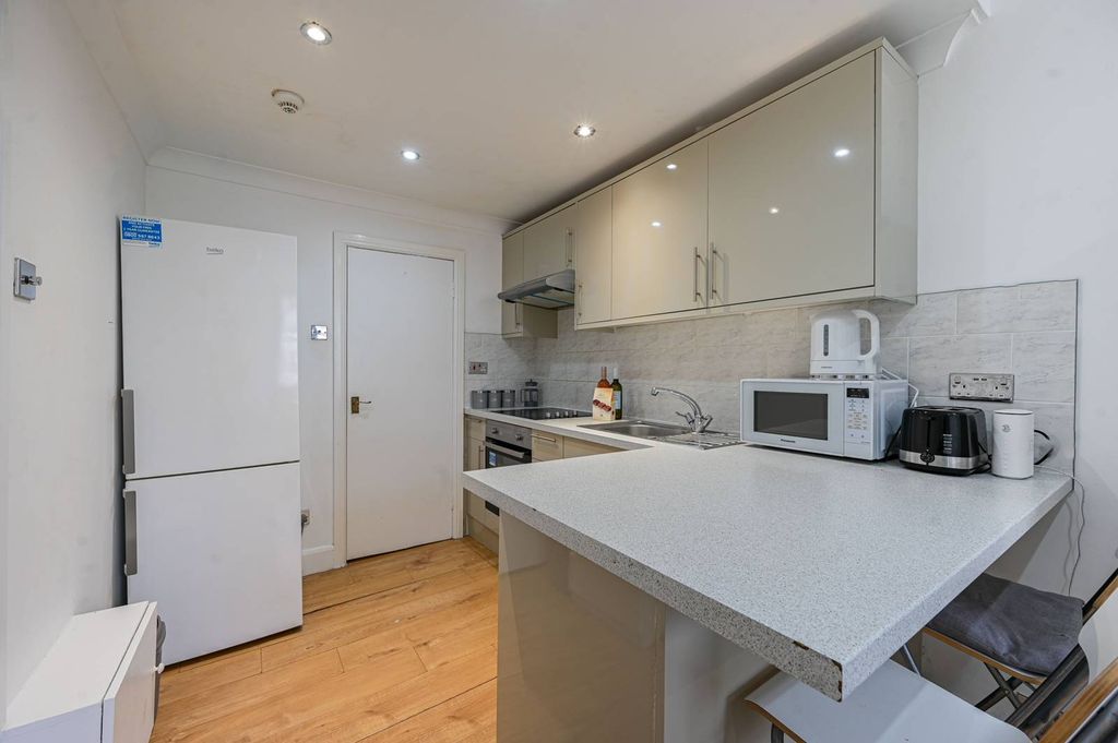 Property photo 3 of 8