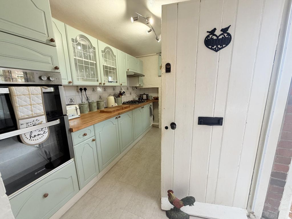 Property photo 3 of 15 Kitchen