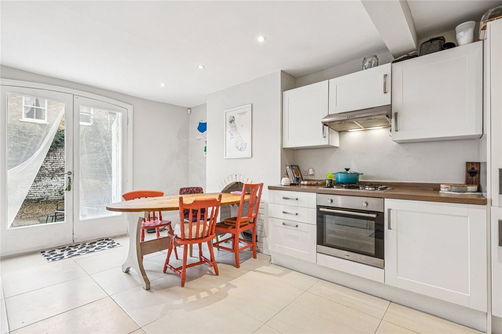 Property photo 3 of 9 Kitchen/Dining Room
