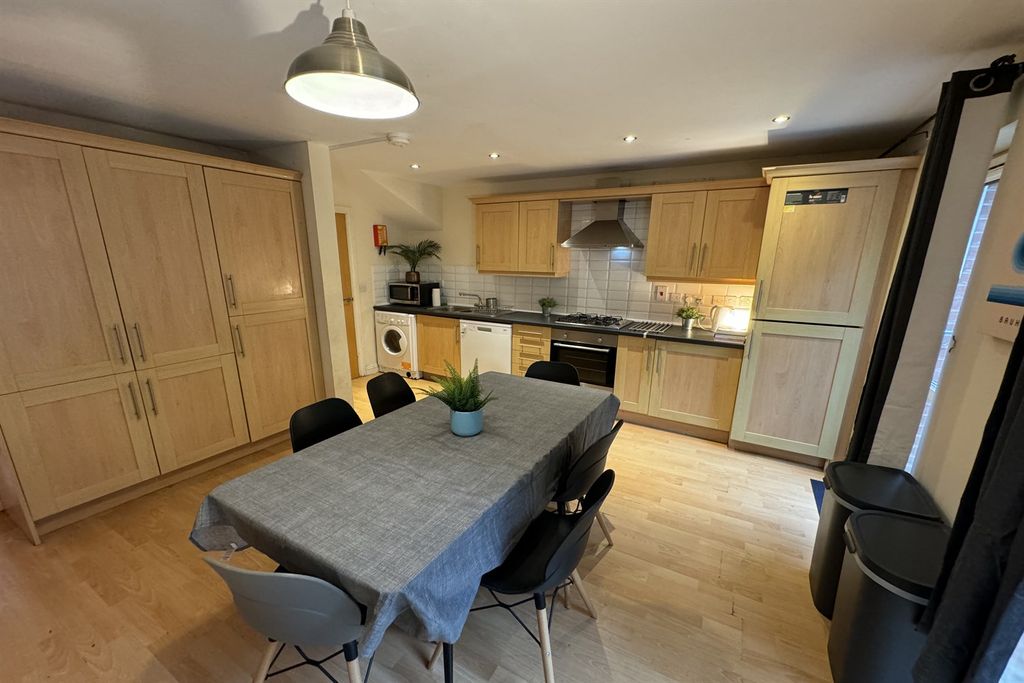 Property photo 1 of 25 (Main)