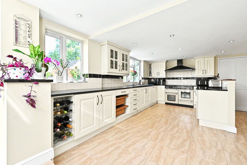 Property photo 3 of 40