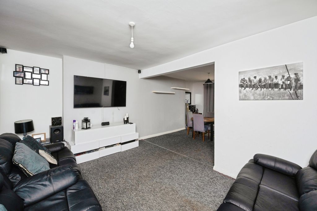 Property photo 2 of 19 Lounge