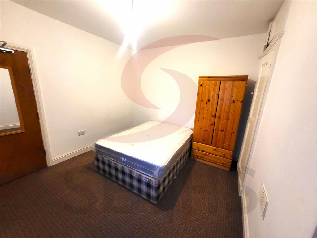 Property photo 3 of 7 Bedroom