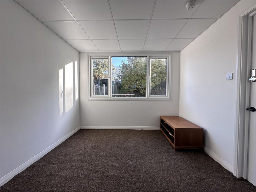 Property photo 3 of 11 Img_1162.Jpg