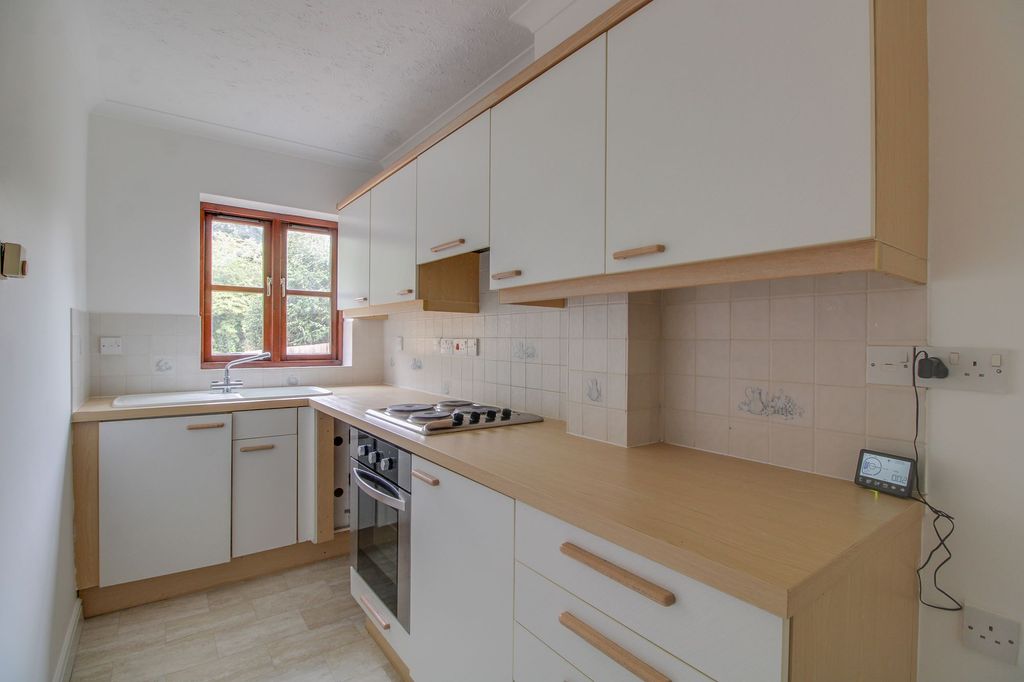 Property photo 2 of 14 Kitchen