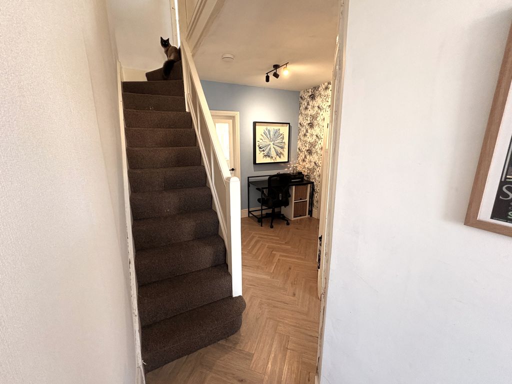 Property photo 2 of 18 Entrance Hall