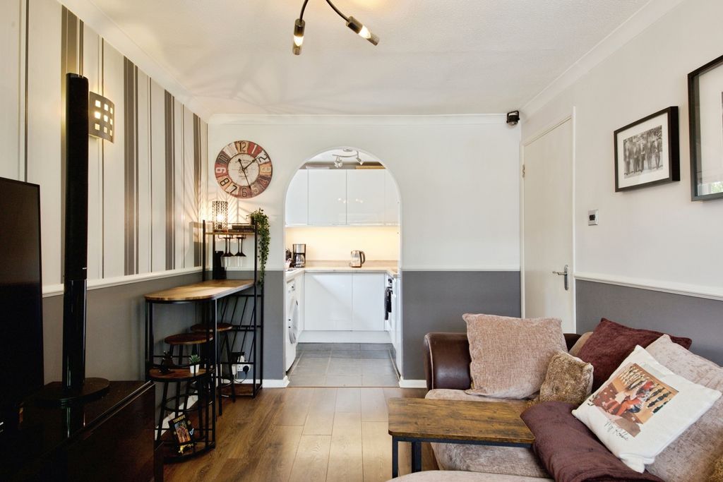 Property photo 3 of 11 Pbox-Img.Jpg