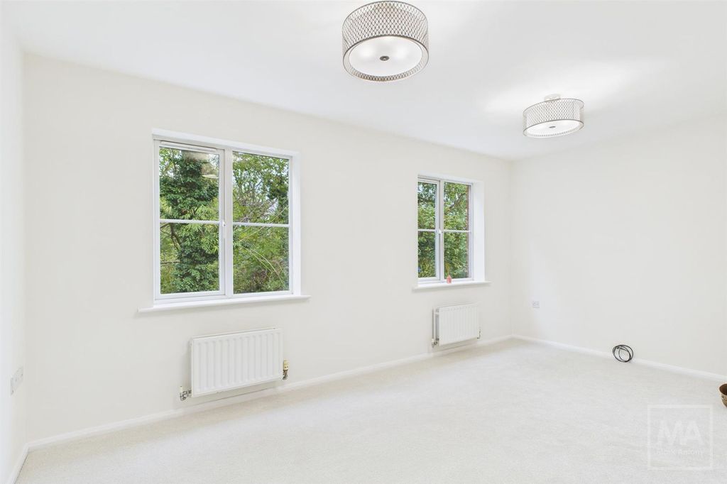 Property photo 2 of 15 Lounge