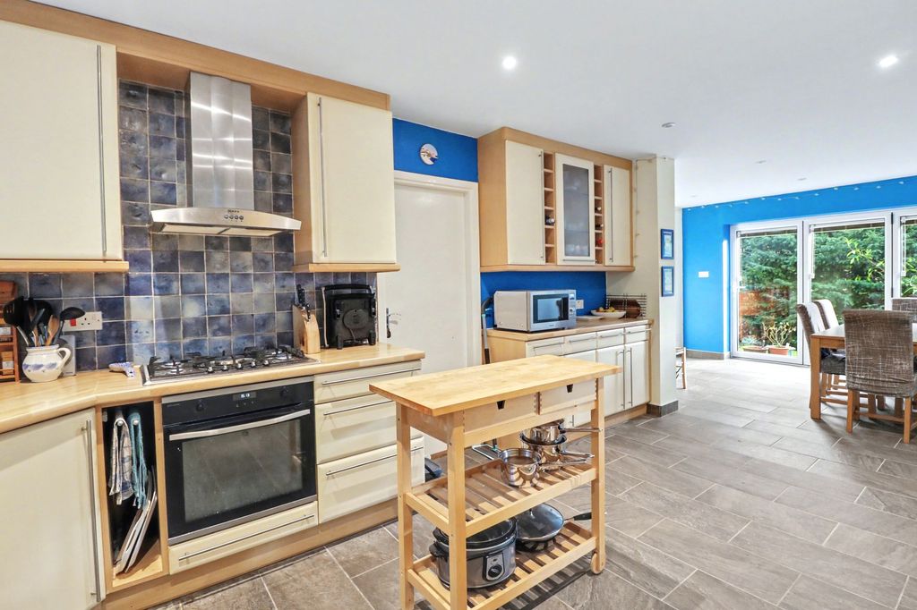 Property photo 2 of 18