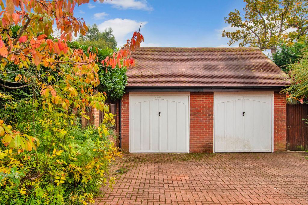 Property photo 2 of 23