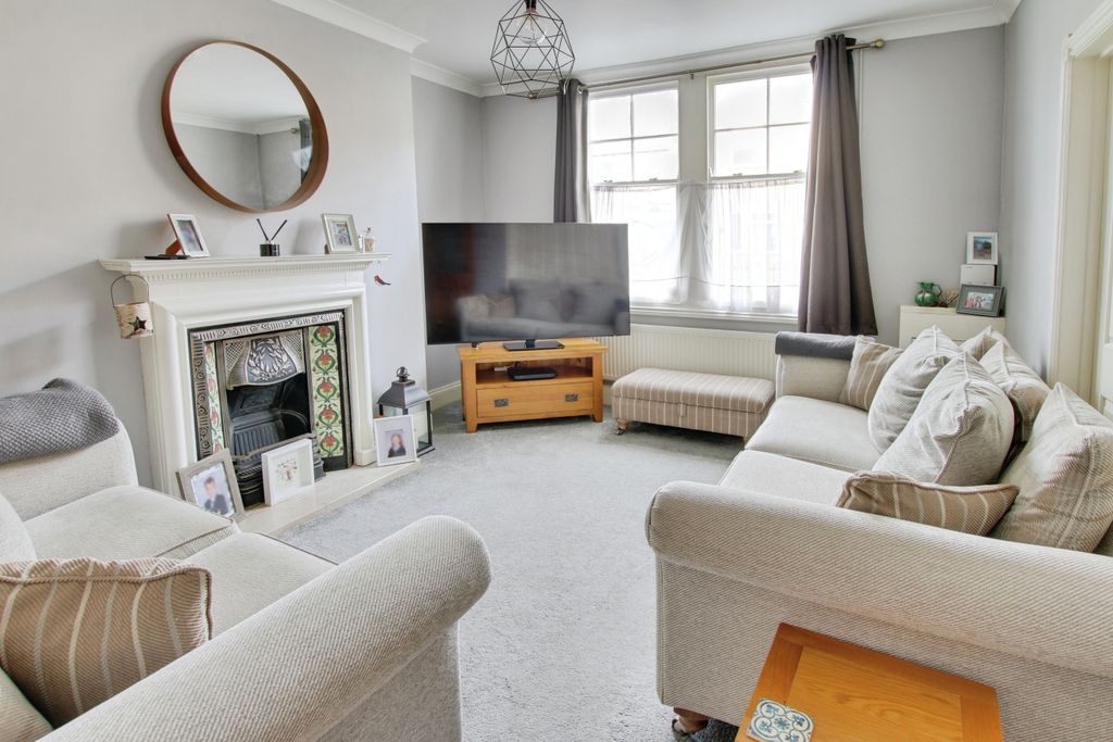 Property photo 3 of 17