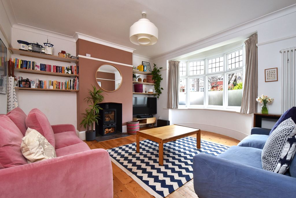 Property photo 3 of 32