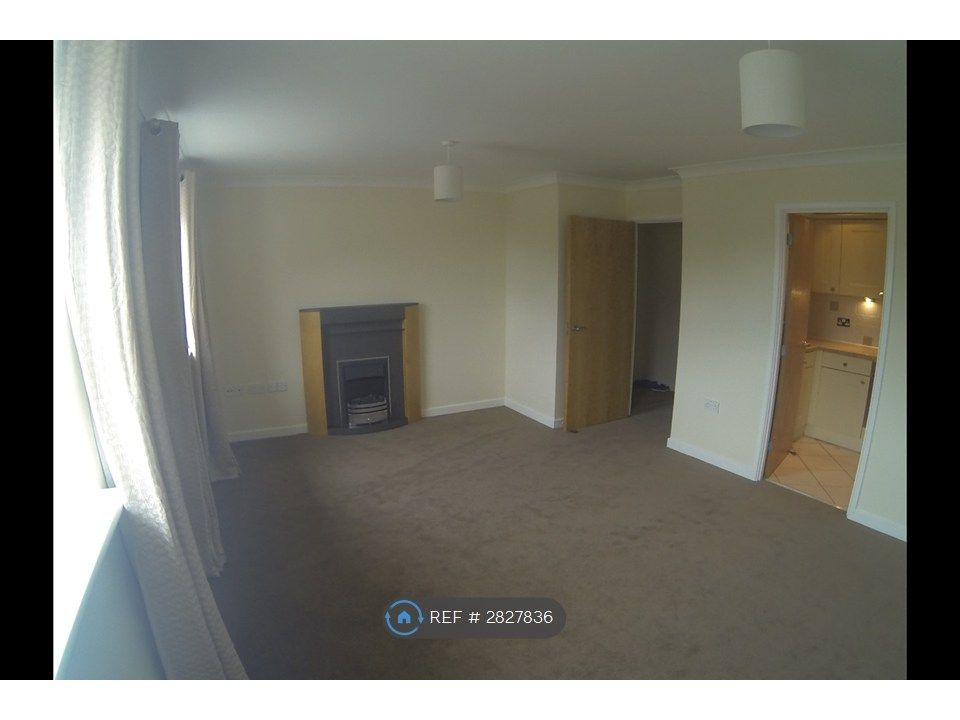 Property photo 3 of 11 Living Room