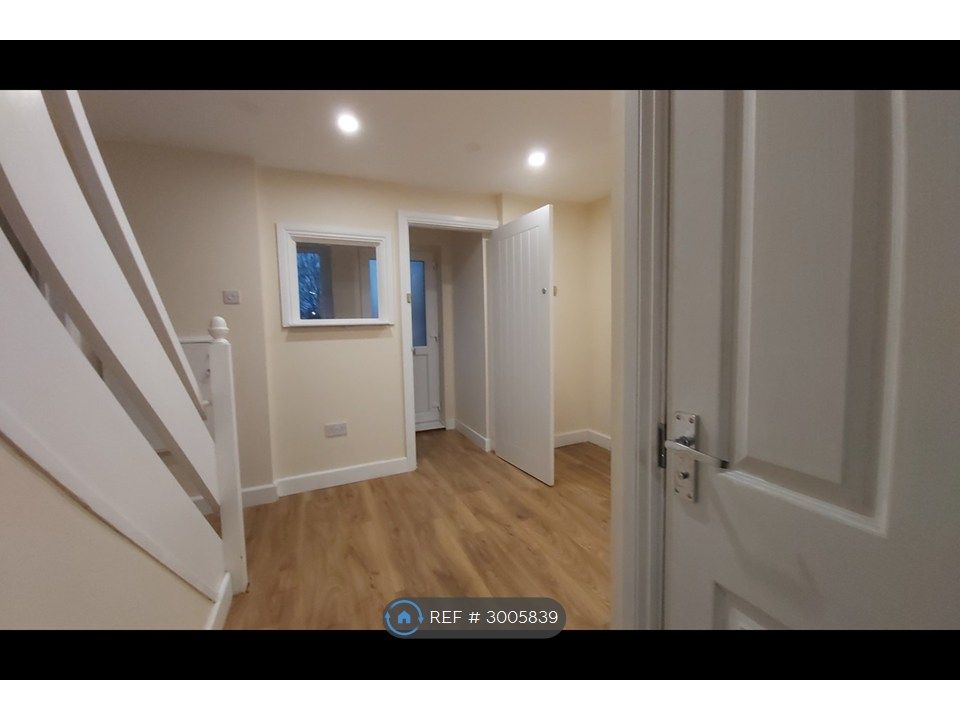 Property photo 2 of 10 Entrance