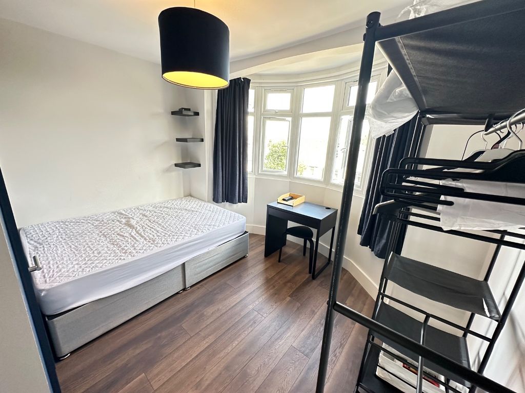 Property photo 2 of 9 4493521